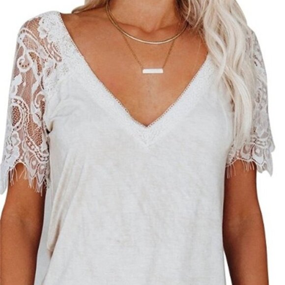 NWT, v-neck tee with lace details in white, size M & L - Picture 1 of 2